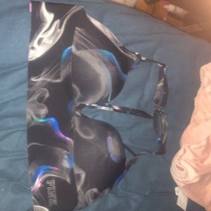 VS pink Smokey design sports bra